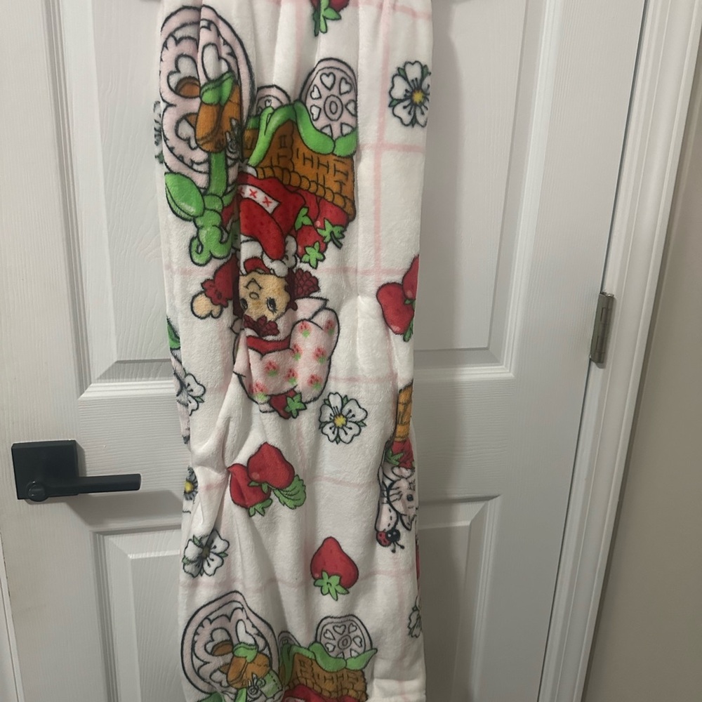 Strawberry short cake plush throw